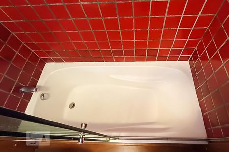 Casa de condomínio à venda com 650m², 4 quartos e 9 vagasDetalhe banheiro social - Banheira