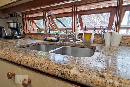 Casa de condomínio à venda com 650m², 4 quartos e 9 vagasDetalhe cozinha - Pia