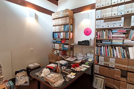 Casa de condomínio à venda com 650m², 4 quartos e 9 vagasEscritório