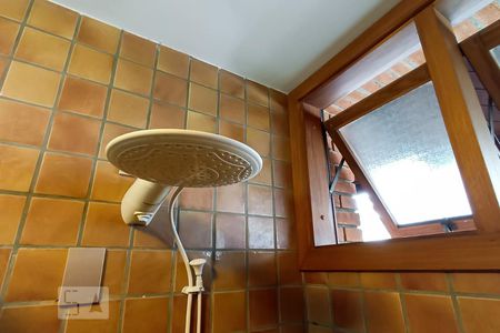 Casa de condomínio à venda com 650m², 4 quartos e 9 vagasDetalhe banheiro da suíte - Chuveiro