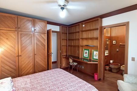 Casa de condomínio à venda com 650m², 4 quartos e 9 vagasSuíte