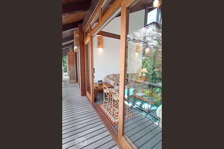 Casa de condomínio à venda com 650m², 4 quartos e 9 vagasVaranda suíte master, quarto 1 e 2