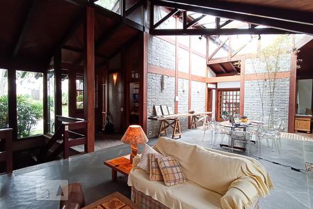 Sala de casa de condomínio à venda com 4 quartos, 650m² em Alphaville, Santana de Parnaíba