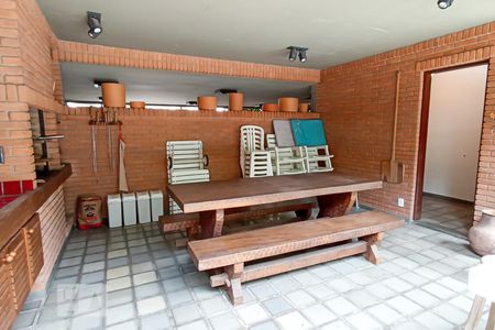 Casa de condomínio à venda com 650m², 4 quartos e 9 vagasÁrea gourmet com churrasqueira
