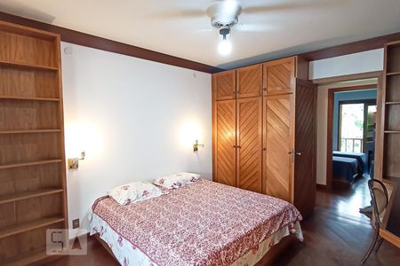 Casa de condomínio à venda com 650m², 4 quartos e 9 vagasSuíte