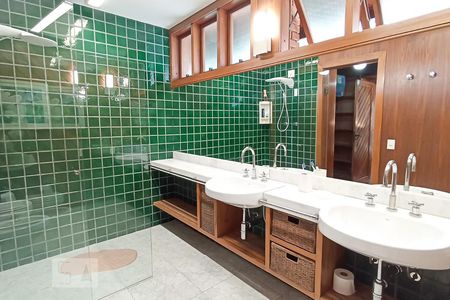 Casa de condomínio à venda com 650m², 4 quartos e 9 vagasBanheiro suíte master