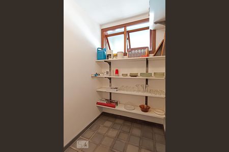 Casa de condomínio à venda com 650m², 4 quartos e 9 vagasDispensa