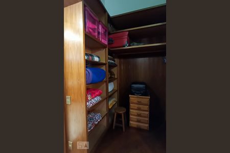 Casa de condomínio à venda com 650m², 4 quartos e 9 vagasCloset suíte master