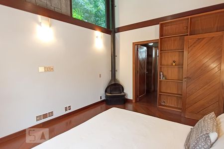 Casa de condomínio à venda com 650m², 4 quartos e 9 vagasSuíte master