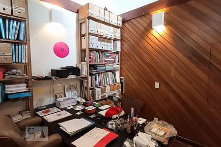 Casa de condomínio à venda com 650m², 4 quartos e 9 vagasEscritório