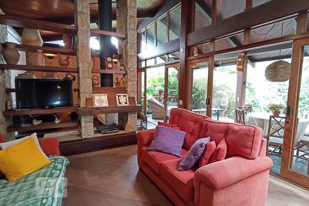 Sala de casa de condomínio à venda com 4 quartos, 650m² em Alphaville, Santana de Parnaíba