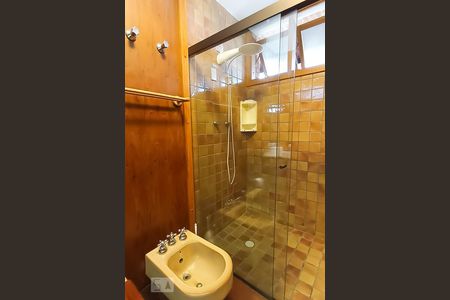 Casa de condomínio à venda com 650m², 4 quartos e 9 vagasBanheiro da suíte