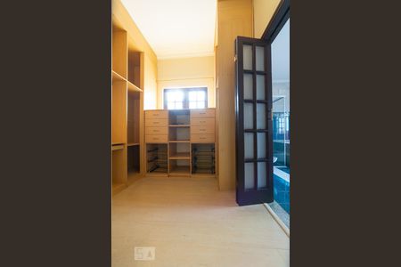 Casa à venda com 300m², 4 quartos e 5 vagas Casa à venda com 300m², 4 quartos e 5 vagasCloset suíte master 03