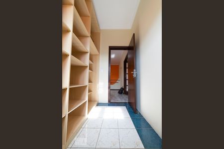 Casa à venda com 300m², 4 quartos e 5 vagas Casa à venda com 300m², 4 quartos e 5 vagasRoupeiro 04