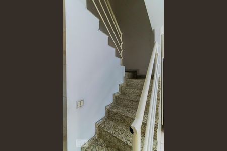 Escada de casa à venda com 3 quartos, 210m² em Vila Sao Francisco, São Paulo
