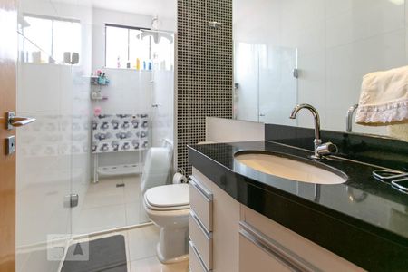 Apartamento para alugar com 74m², 2 quartos e 2 vagasBanheiro Social