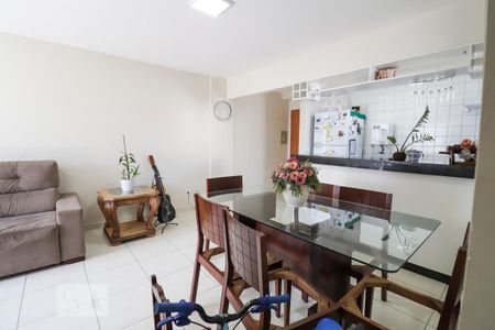 Sala de apartamento para alugar com 3 quartos, 70m² em Jardim Ipê, Goiânia