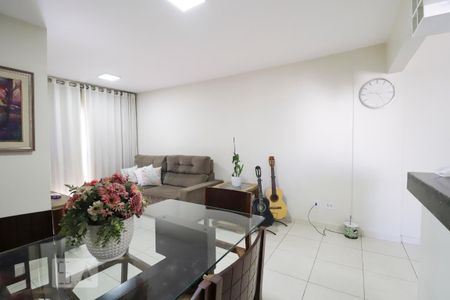 Sala de apartamento para alugar com 3 quartos, 70m² em Jardim Ipê, Goiânia