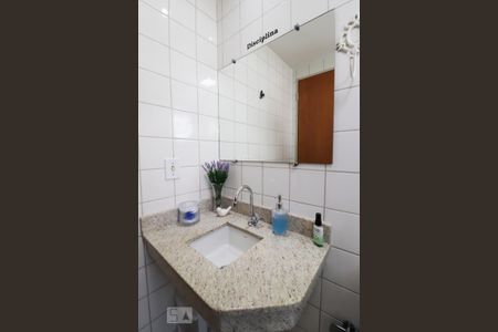 Apartamento para alugar com 70m², 3 quartos e 1 vaga Apartamento para alugar com 70m², 3 quartos e 1 vagaBanheiro da suíte