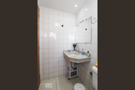 Apartamento para alugar com 70m², 3 quartos e 1 vaga Apartamento para alugar com 70m², 3 quartos e 1 vagaBanheiro da suíte