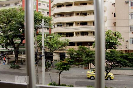 Apartamento à venda com 95m², 2 quartos e 1 vagaQuarto 02 - Janela