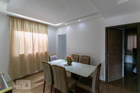 Casa à venda com 340m², 3 quartos e 6 vagas Casa à venda com 340m², 3 quartos e 6 vagasSala de Jantar