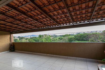 Casa à venda com 340m², 3 quartos e 6 vagas Casa à venda com 340m², 3 quartos e 6 vagasVaranda da Sala
