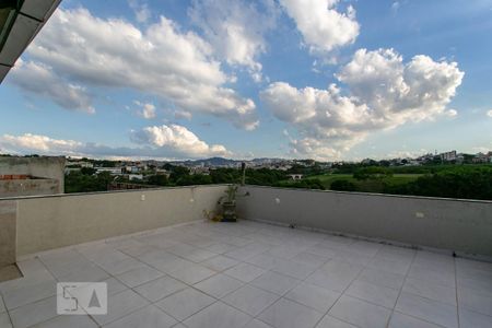 Casa à venda com 340m², 3 quartos e 6 vagas Casa à venda com 340m², 3 quartos e 6 vagasTerraço