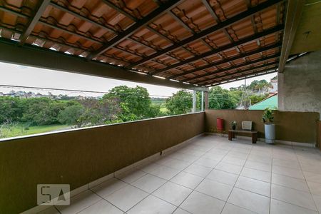 Casa à venda com 340m², 3 quartos e 6 vagas Casa à venda com 340m², 3 quartos e 6 vagasVaranda da Sala