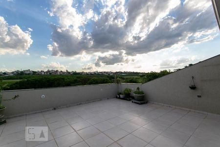 Casa à venda com 340m², 3 quartos e 6 vagas Casa à venda com 340m², 3 quartos e 6 vagasTerraço