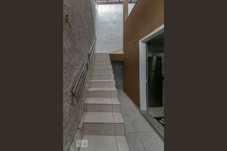 Casa à venda com 340m², 3 quartos e 6 vagas Casa à venda com 340m², 3 quartos e 6 vagasEscada