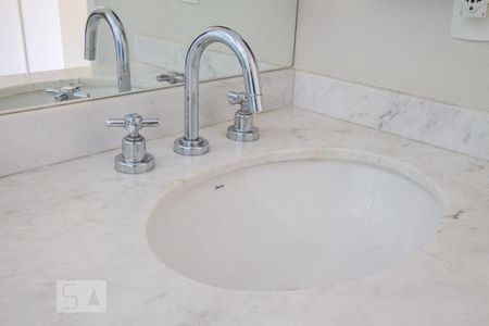 Apartamento à venda com 167m², 3 quartos e 3 vagasDetalhe do Banheiro da Suíte 2