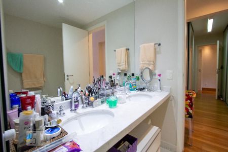Apartamento à venda com 167m², 3 quartos e 3 vagasBanheiro da Suíte 1