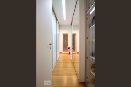 Apartamento à venda com 167m², 3 quartos e 3 vagasCloset da Suíte 1