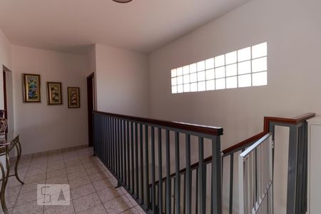 Casa à venda com 300m², 5 quartos e 4 vagasCorredor