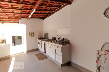 Casa à venda com 300m², 5 quartos e 4 vagasCozinha 02