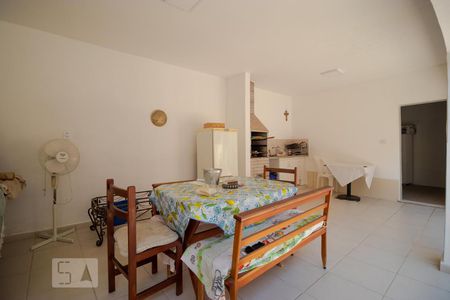 Casa à venda com 300m², 5 quartos e 4 vagasChurrasqueira