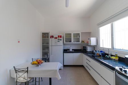 Casa à venda com 300m², 5 quartos e 4 vagasCozinha 01