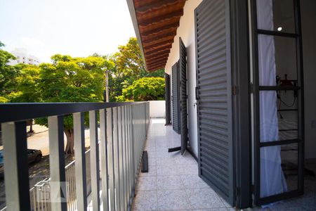 Casa à venda com 300m², 5 quartos e 4 vagasSacada dos quartos 02, 03 e 04