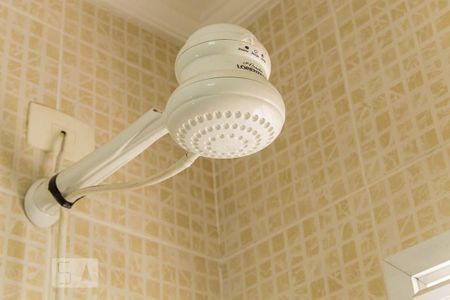 Casa à venda com 210m², 3 quartos e 4 vagas Casa à venda com 210m², 3 quartos e 4 vagasBanheiro da edícula - Chuveiro