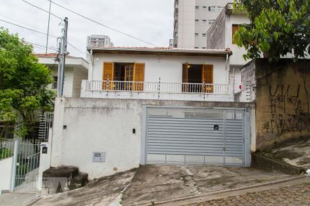 Casa à venda com 210m², 3 quartos e 4 vagas Casa à venda com 210m², 3 quartos e 4 vagasFachada