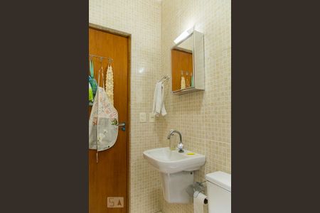 Casa à venda com 210m², 3 quartos e 4 vagas Casa à venda com 210m², 3 quartos e 4 vagasBanheiro da edícula