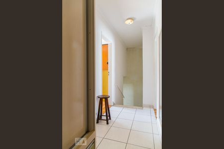 Casa à venda com 210m², 3 quartos e 4 vagas Casa à venda com 210m², 3 quartos e 4 vagasCorredor