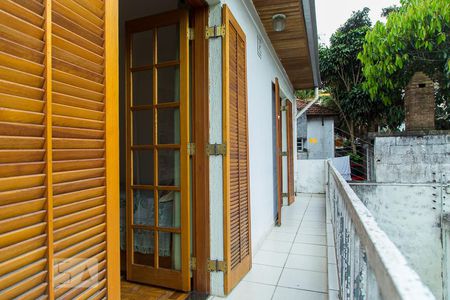 Casa à venda com 210m², 3 quartos e 4 vagas Casa à venda com 210m², 3 quartos e 4 vagasVaranda dos quartos 1 e 2