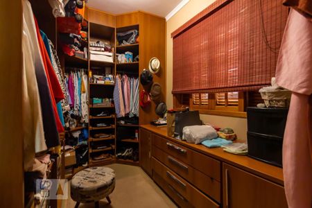 Casa à venda com 300m², 4 quartos e 4 vagasCloset