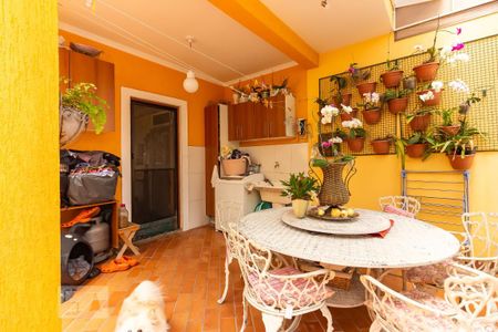 Casa à venda com 300m², 4 quartos e 4 vagasÁrea de Serviço 