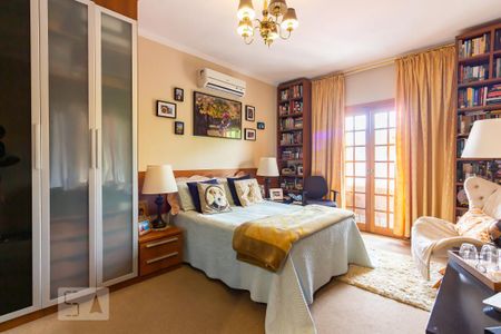 Casa à venda com 300m², 4 quartos e 4 vagasSuíte 2