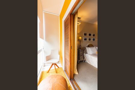 Varanda  de casa à venda com 4 quartos, 300m² em Jardim das Flores, Osasco