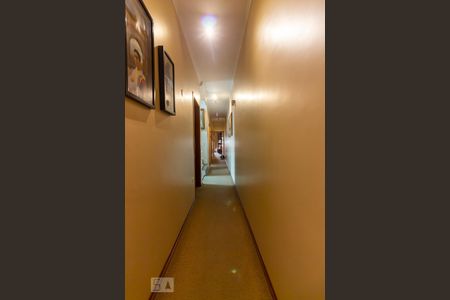 Casa à venda com 300m², 4 quartos e 4 vagasCorredor