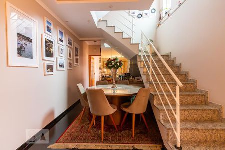 Casa à venda com 300m², 4 quartos e 4 vagasSala